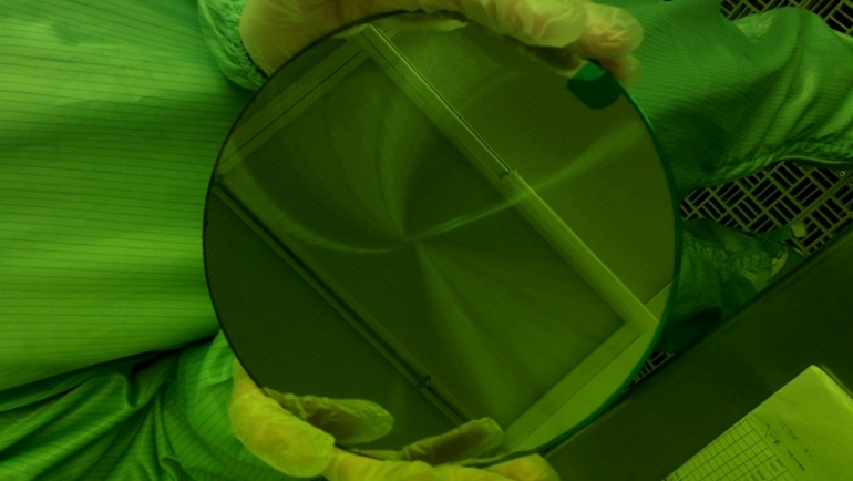 2018-08-30 微電子所在8寸平臺(tái)上成功制造絕緣體上張應(yīng)變鍺（TSGOI）晶圓.jpg