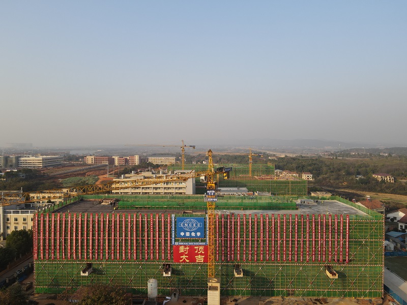 市政公司岳陽(yáng)高新區(qū)標(biāo)準(zhǔn)化廠房(二期)項(xiàng)目單體封頂